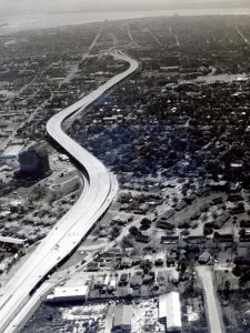 A black and white aerial photo of Interstate 26 under construction in Downtown Charleston in 1968
